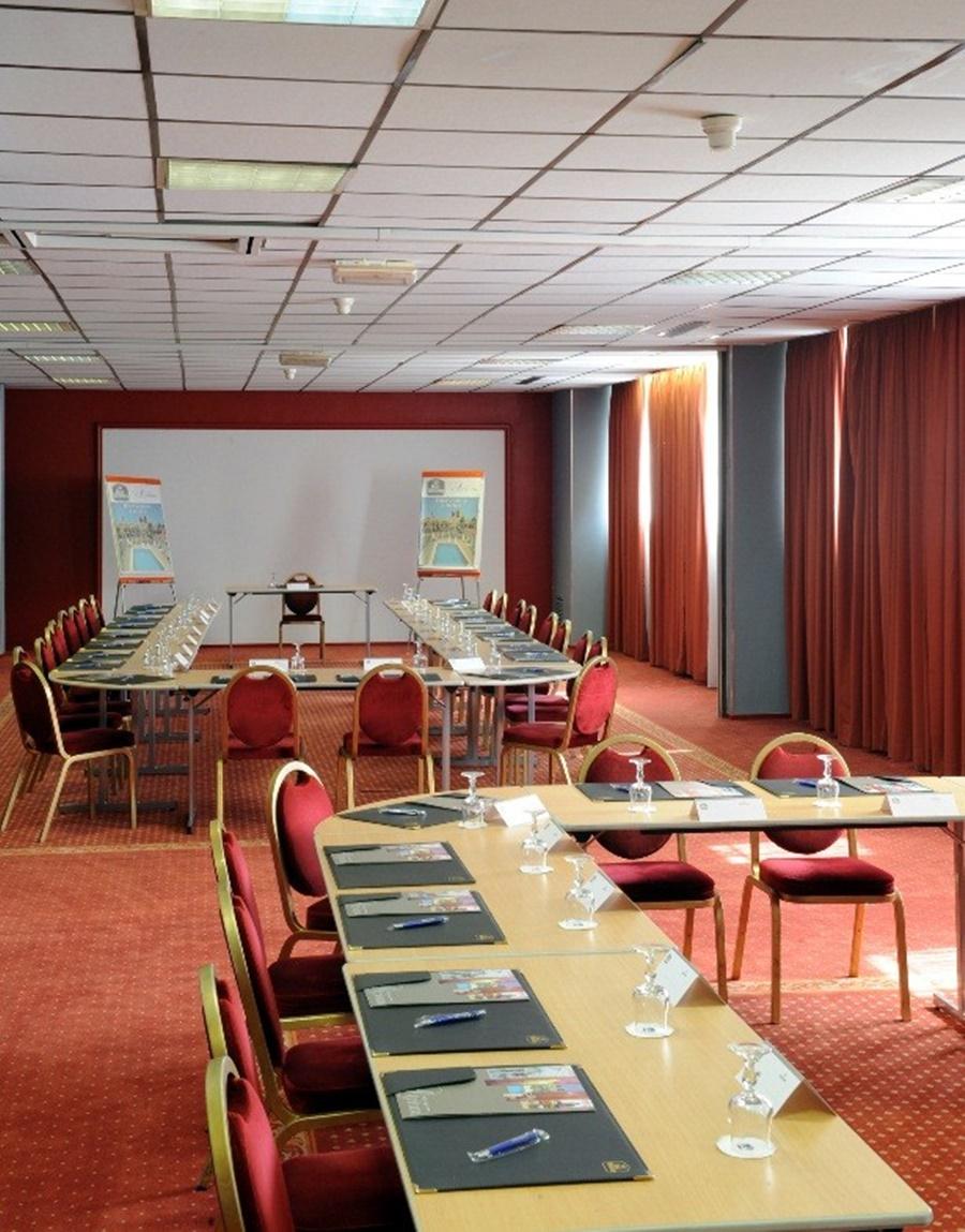 Atrium Centre 3* Arles