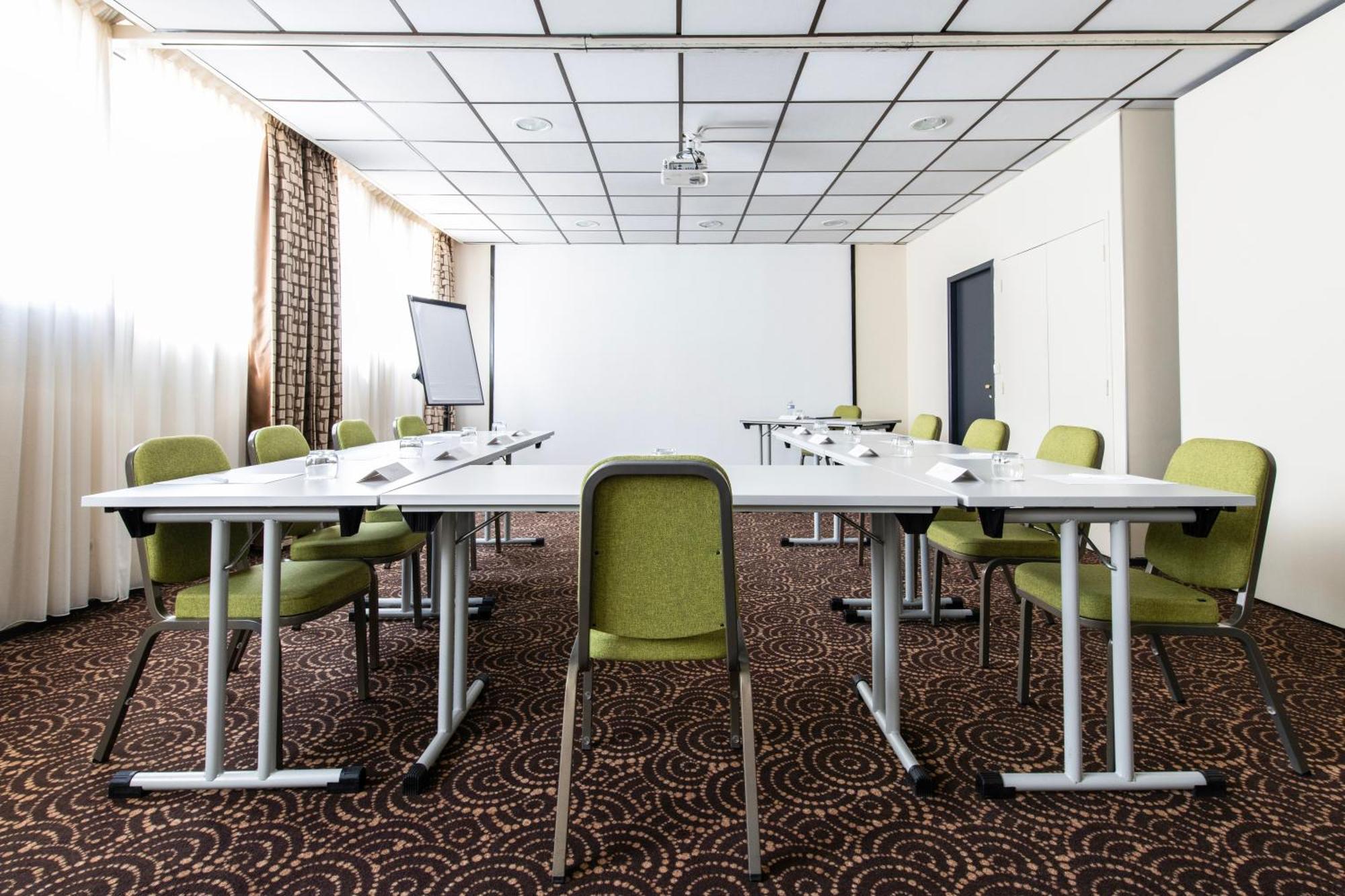 Atrium Centre 3* Arles
